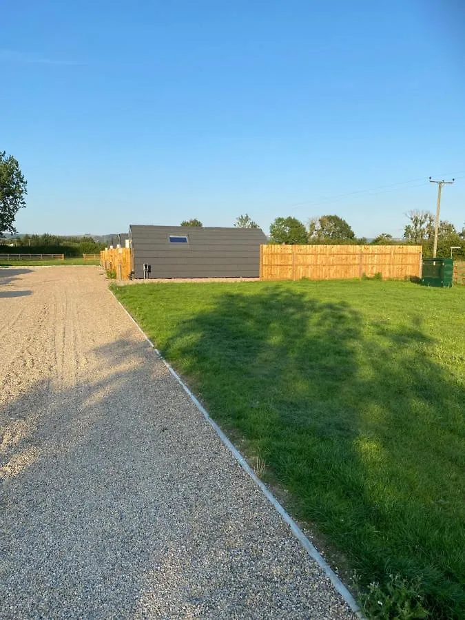 Mowbray Cottages&Glamping South Kilvington 0*,